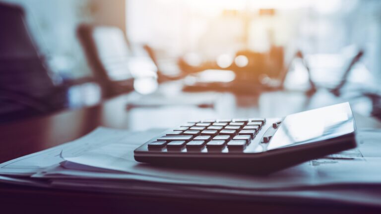Calculator op bureau