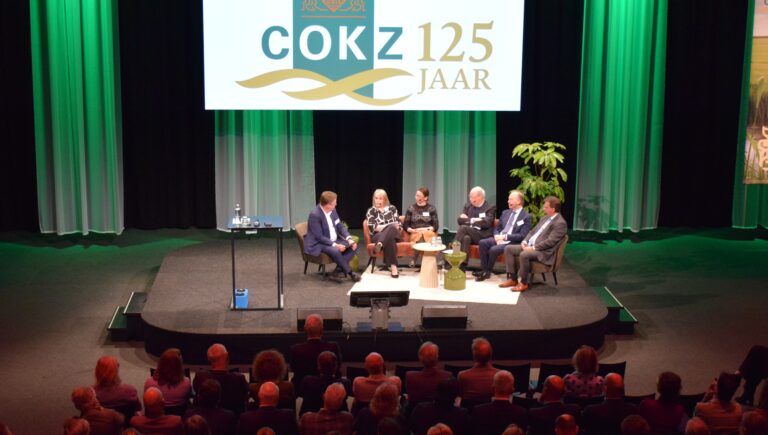 Podium panelleden jubileumcongres COKZ 125 jaar